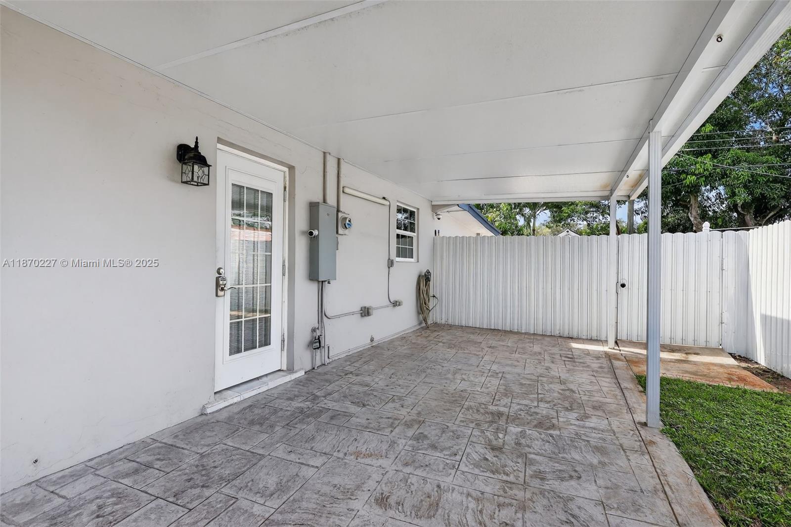 8210 NW 10th St