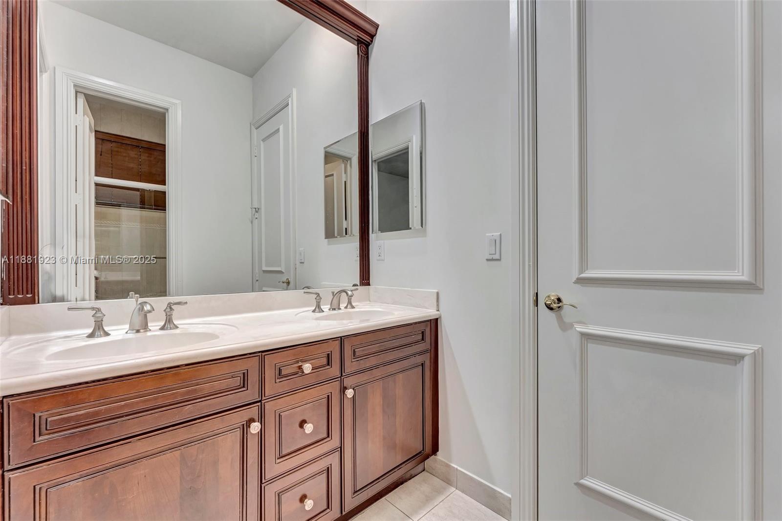 3203 W Stonebrook Cir