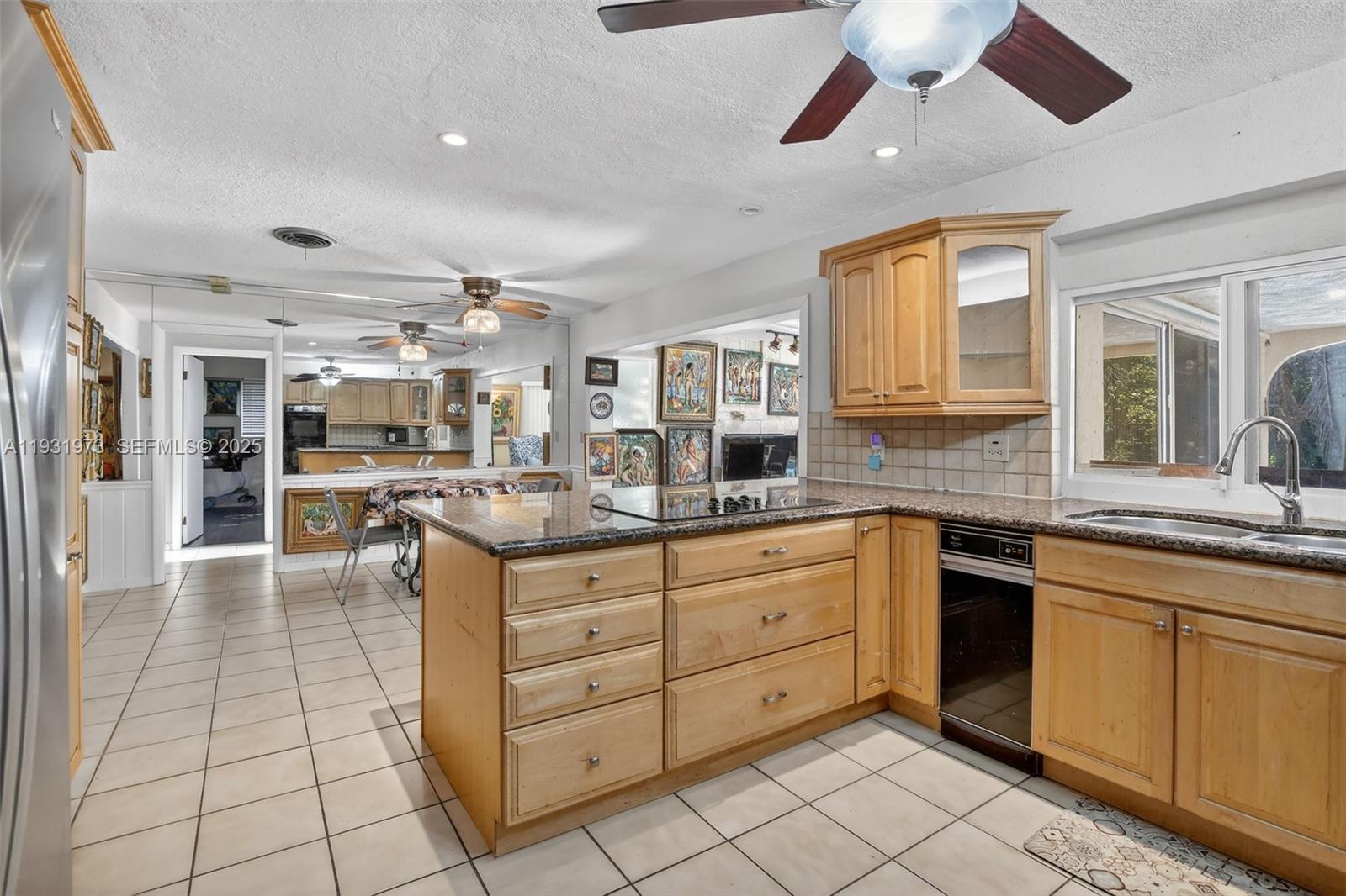 1051 W Tropical Way