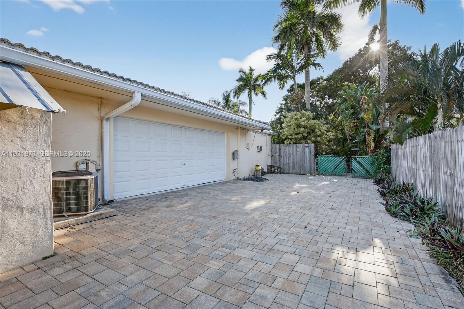 1051 W Tropical Way