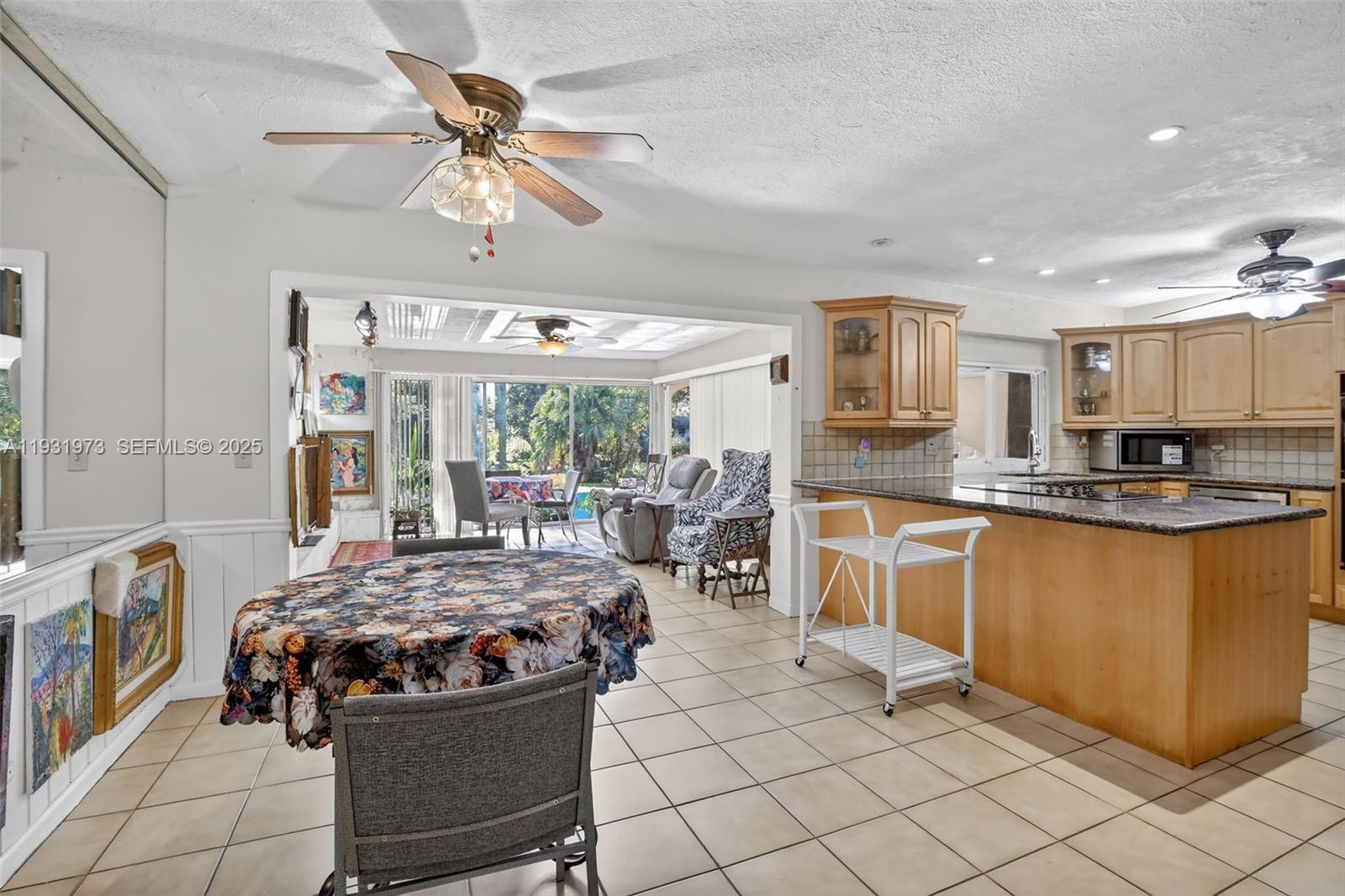 1051 W Tropical Way