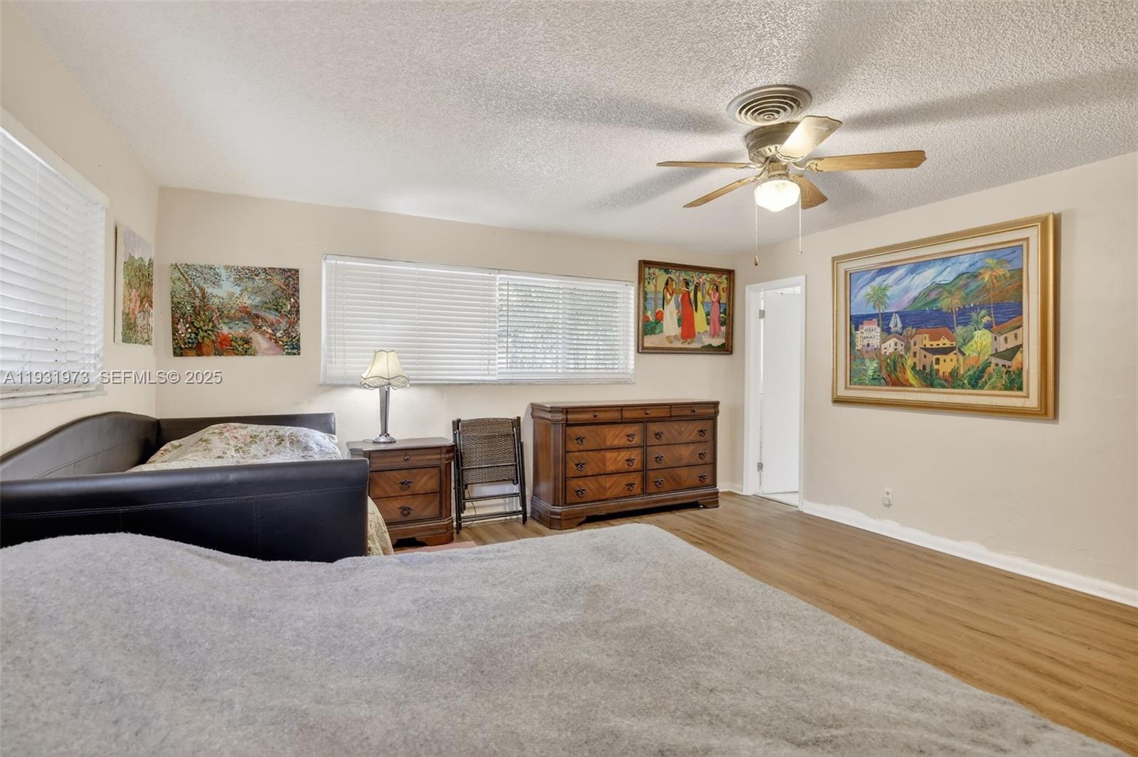 1051 W Tropical Way