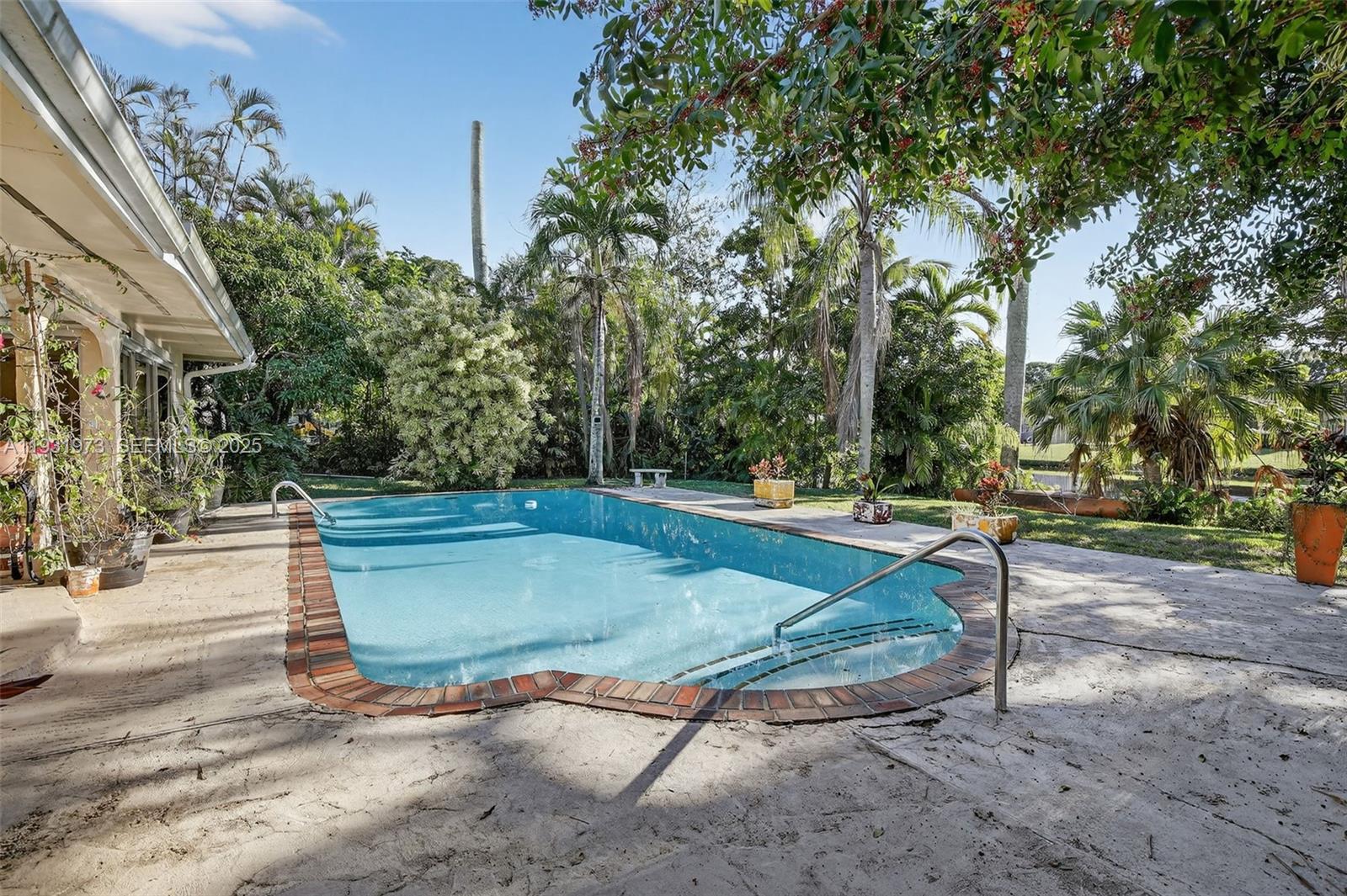 1051 W Tropical Way
