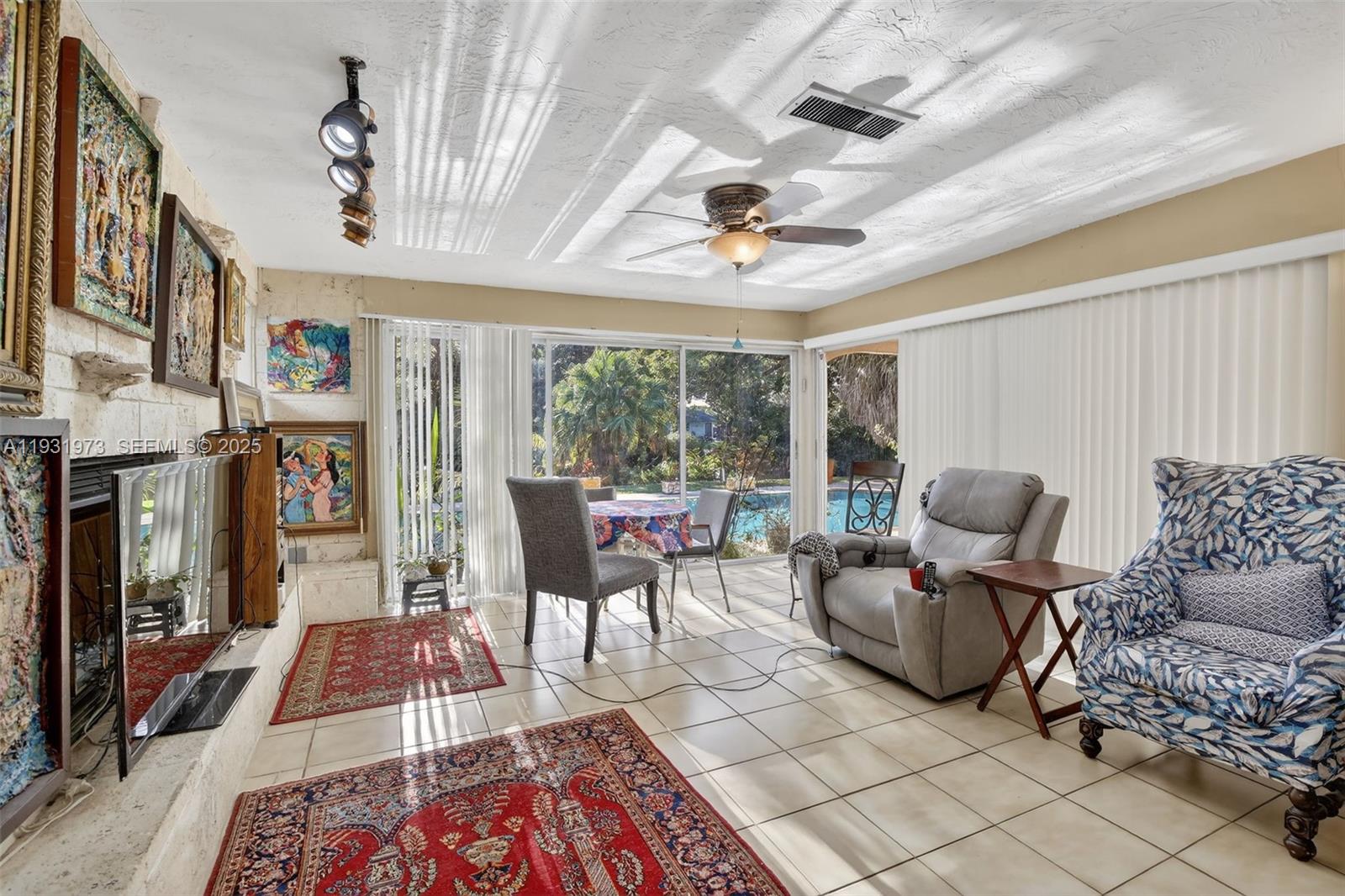 1051 W Tropical Way