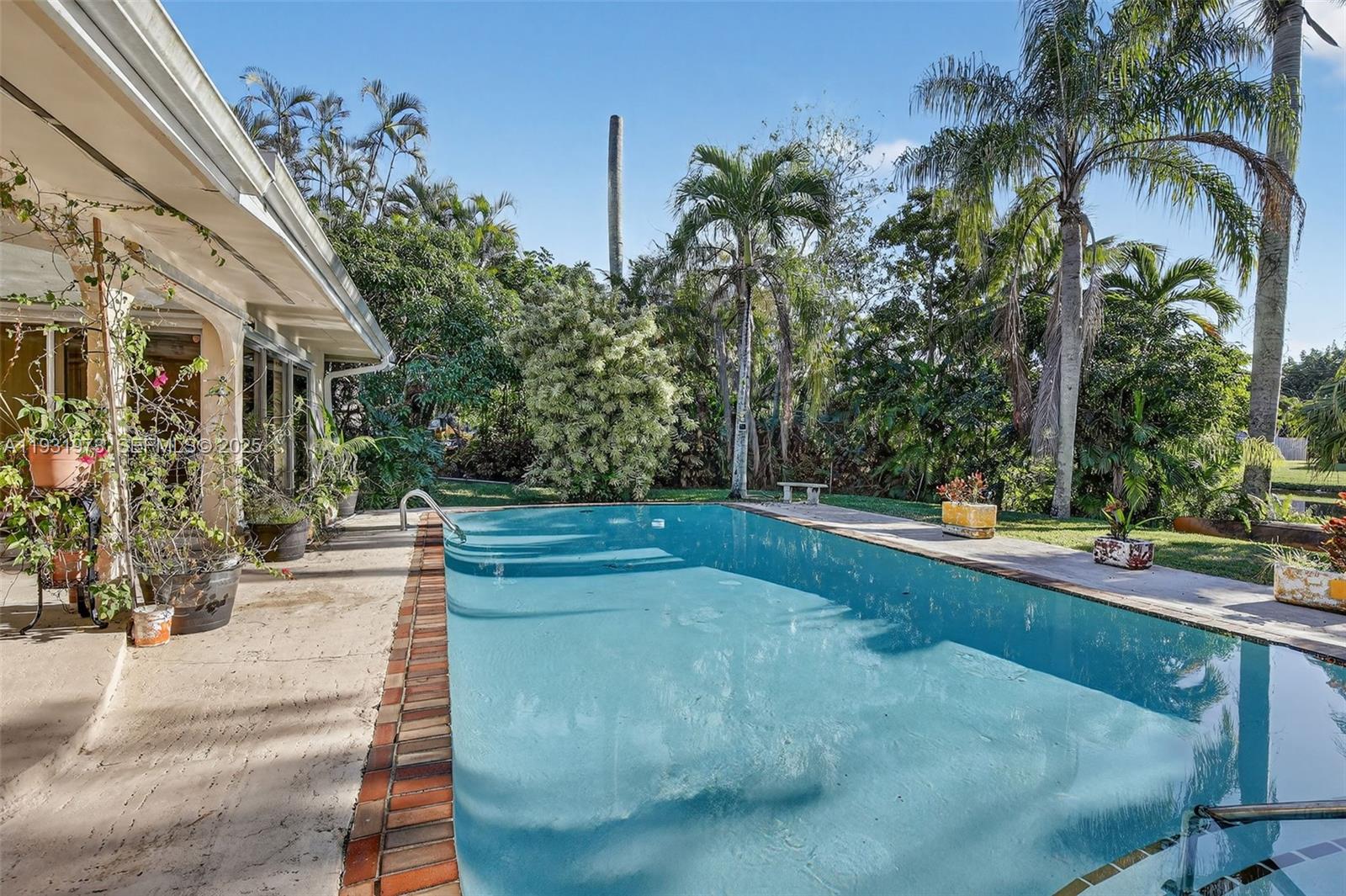 1051 W Tropical Way