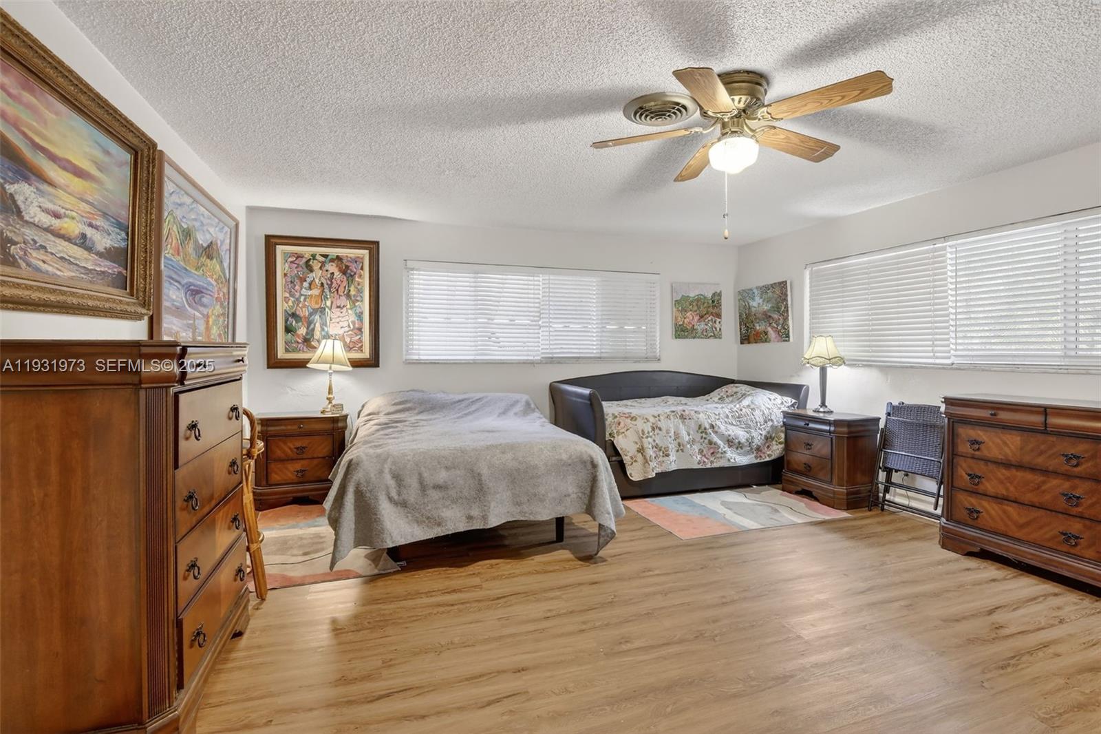 1051 W Tropical Way