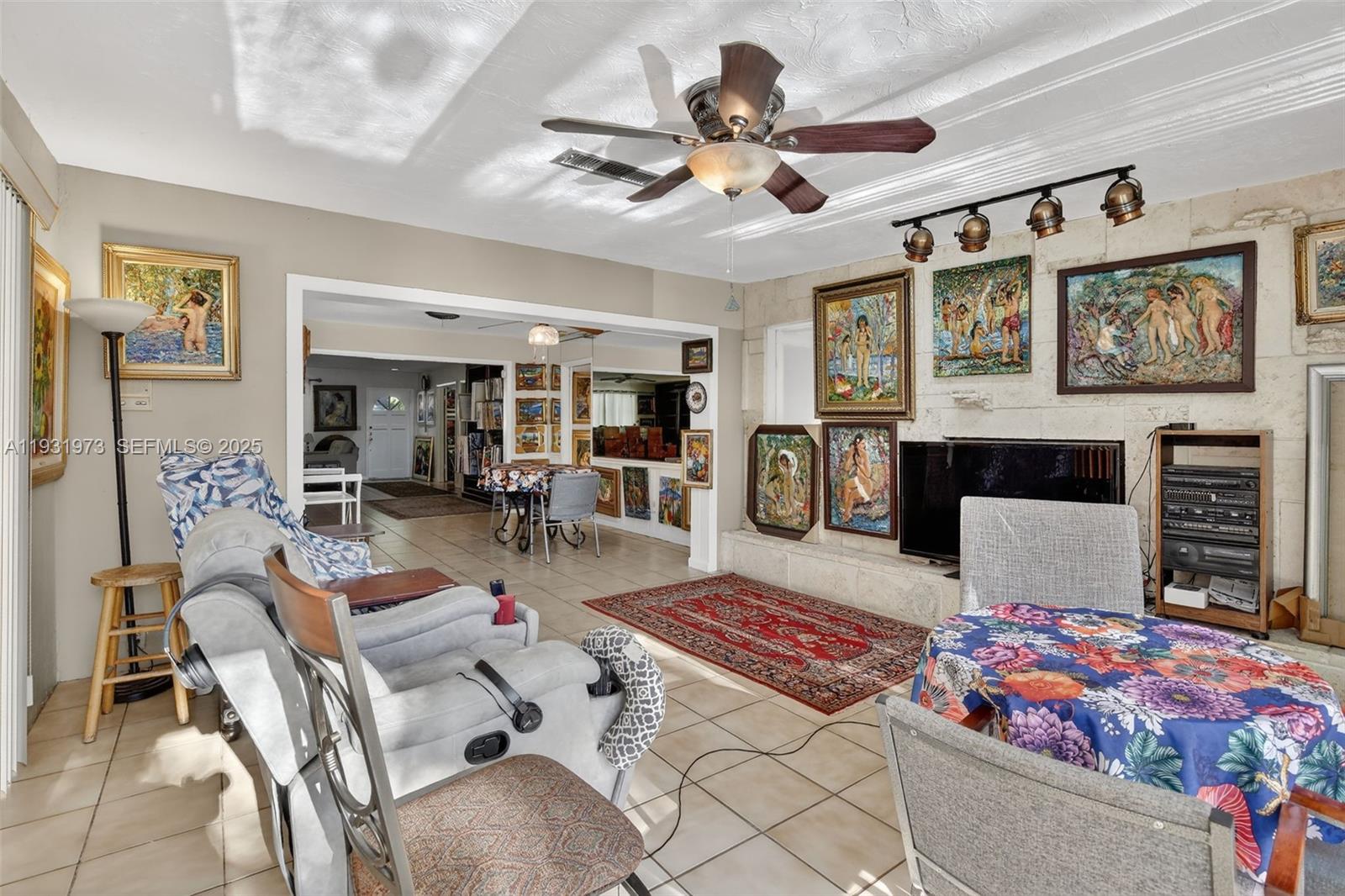 1051 W Tropical Way