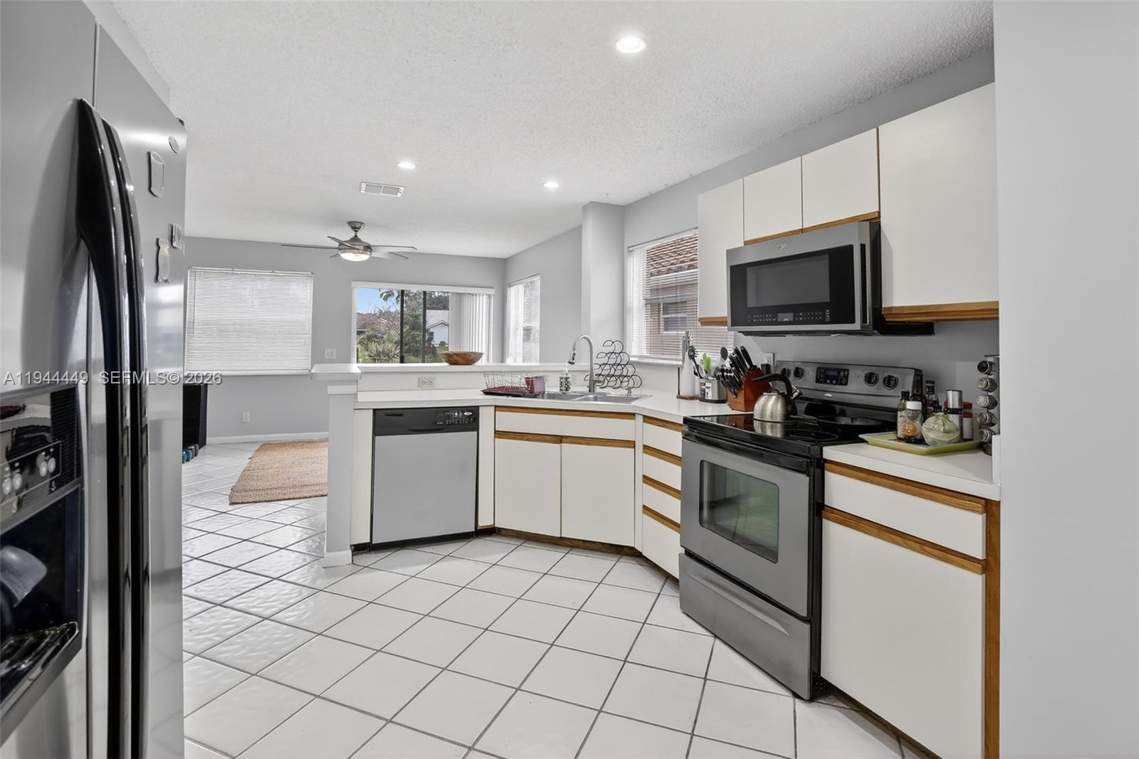 9481 Oak Grove Cir