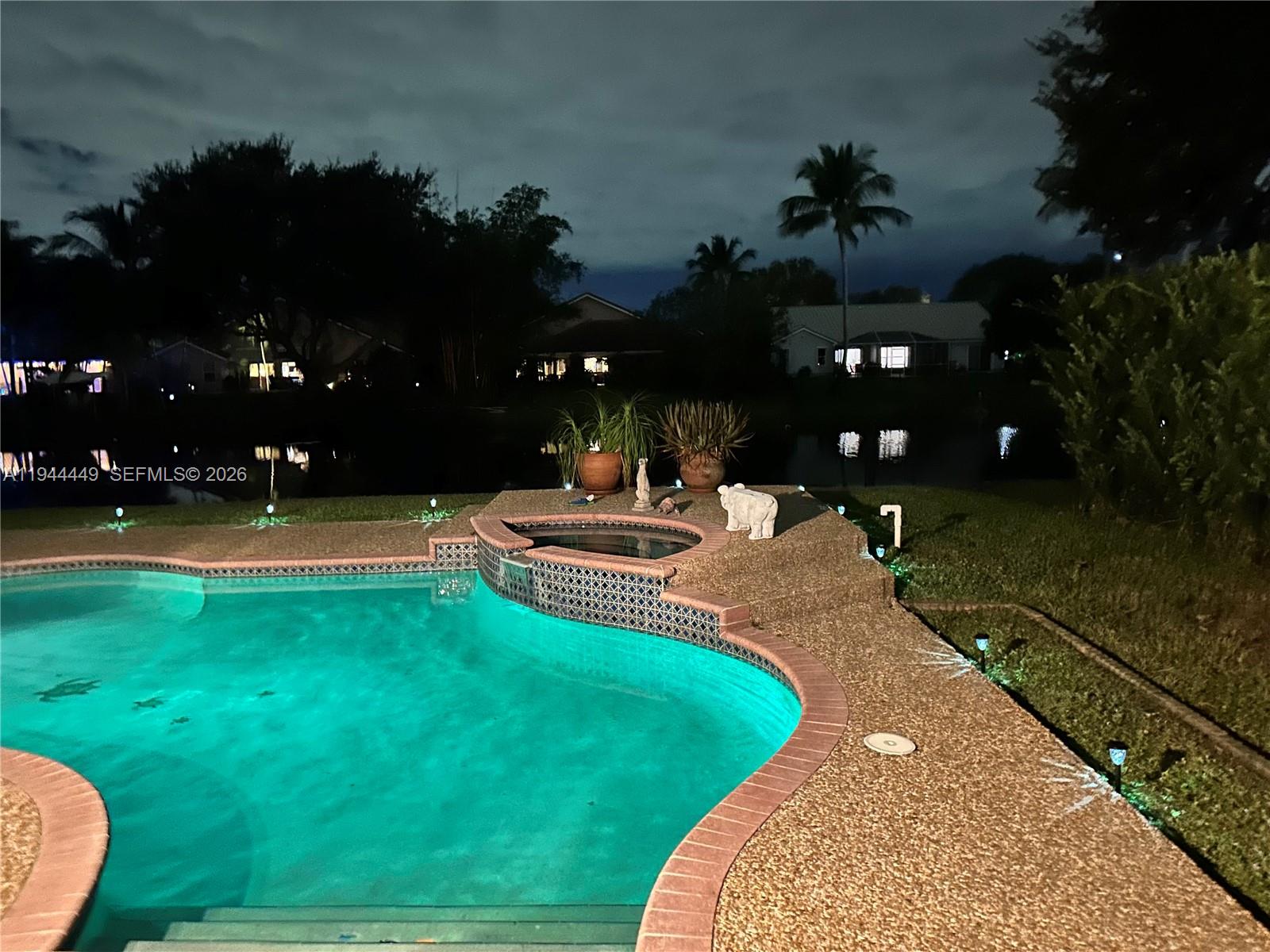 9481 Oak Grove Cir