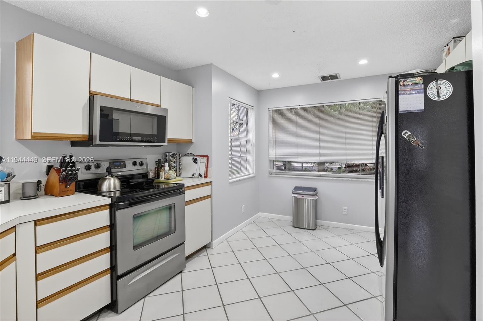 9481 Oak Grove Cir
