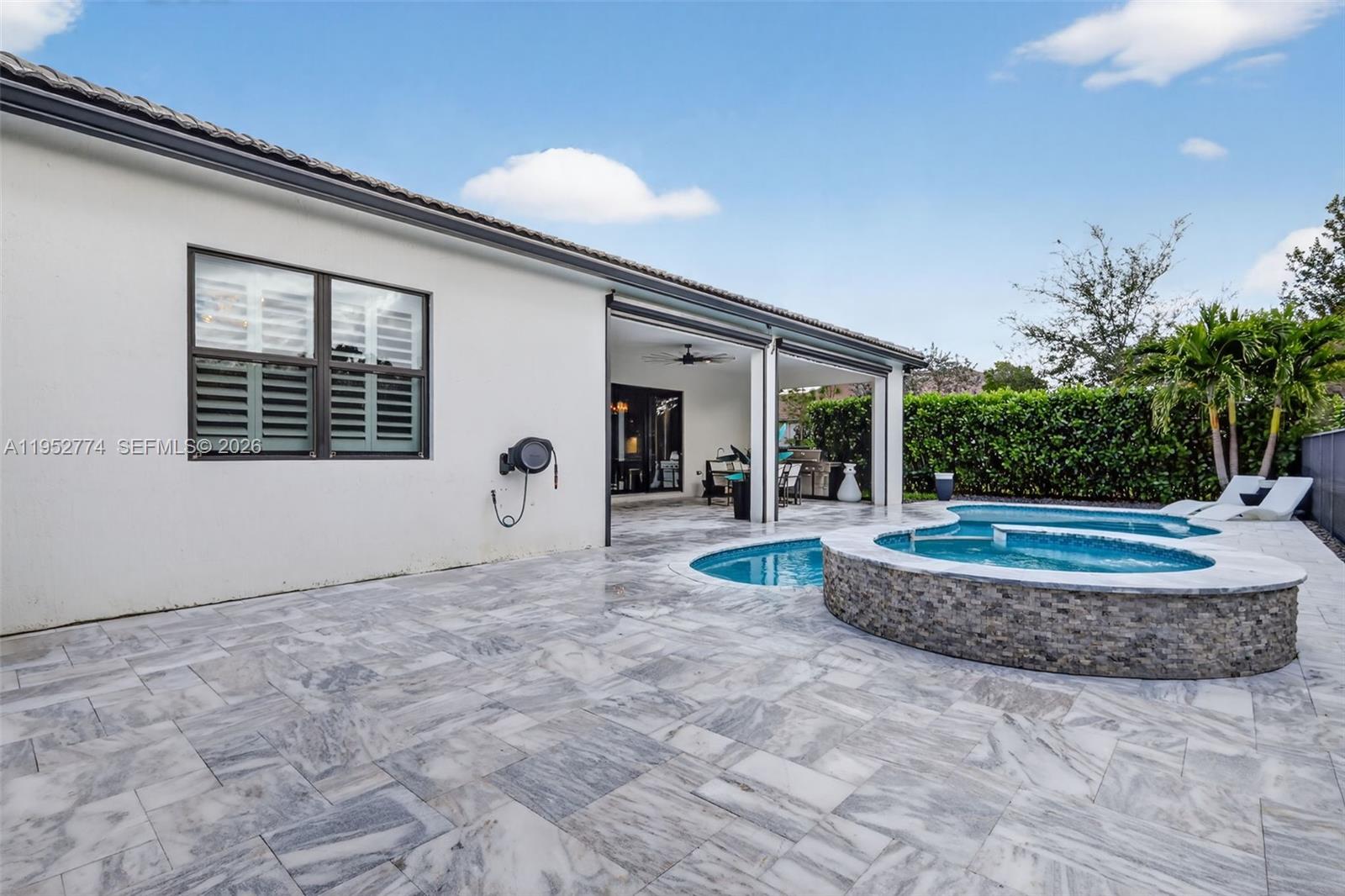 8426 Vaulting Dr