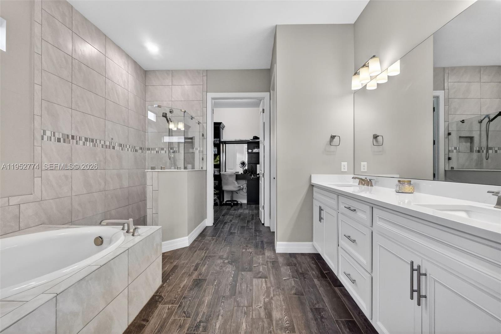 8426 Vaulting Dr