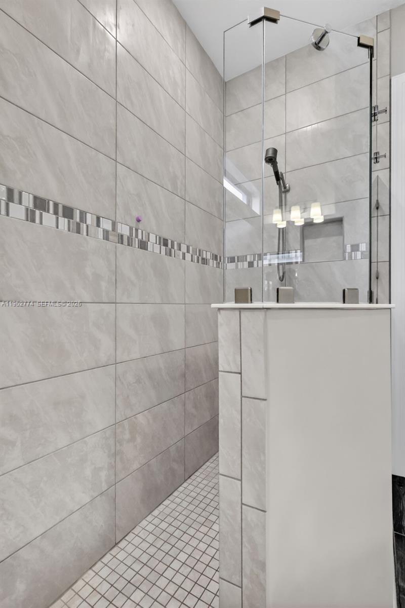 8426 Vaulting Dr