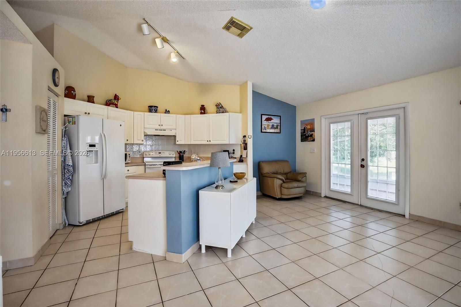 7306 NW 1st Mnr