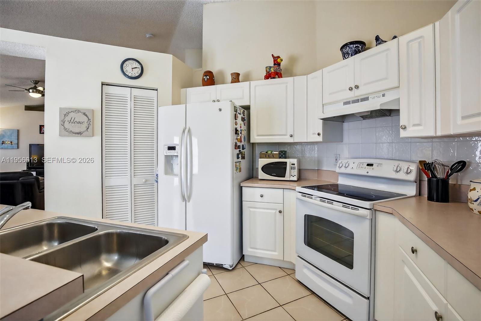 7306 NW 1st Mnr