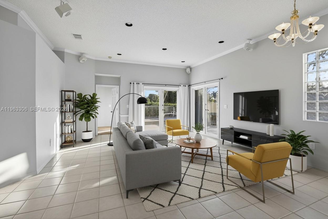 1150 Queen Palm Ct