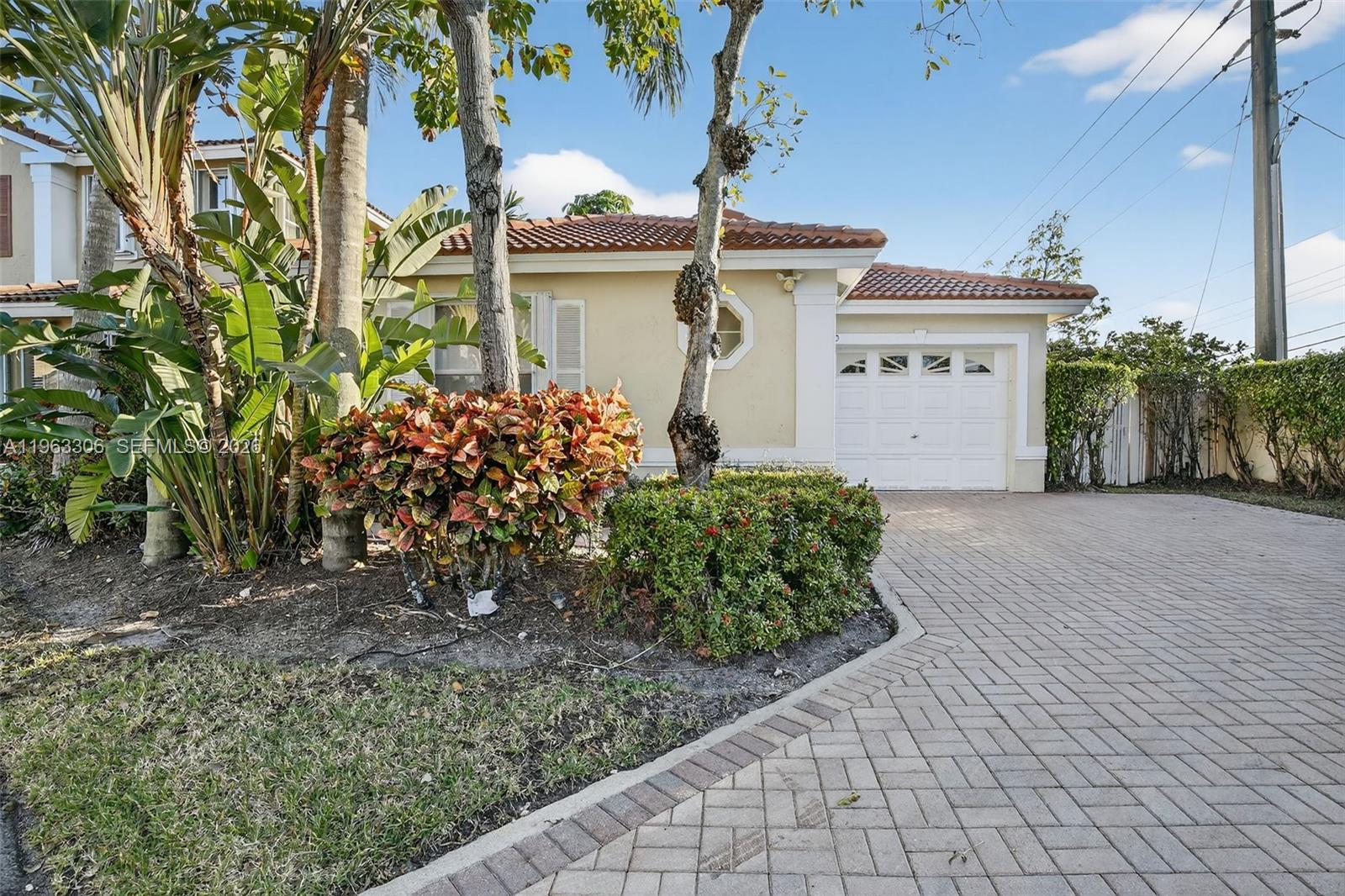 1150 Queen Palm Ct