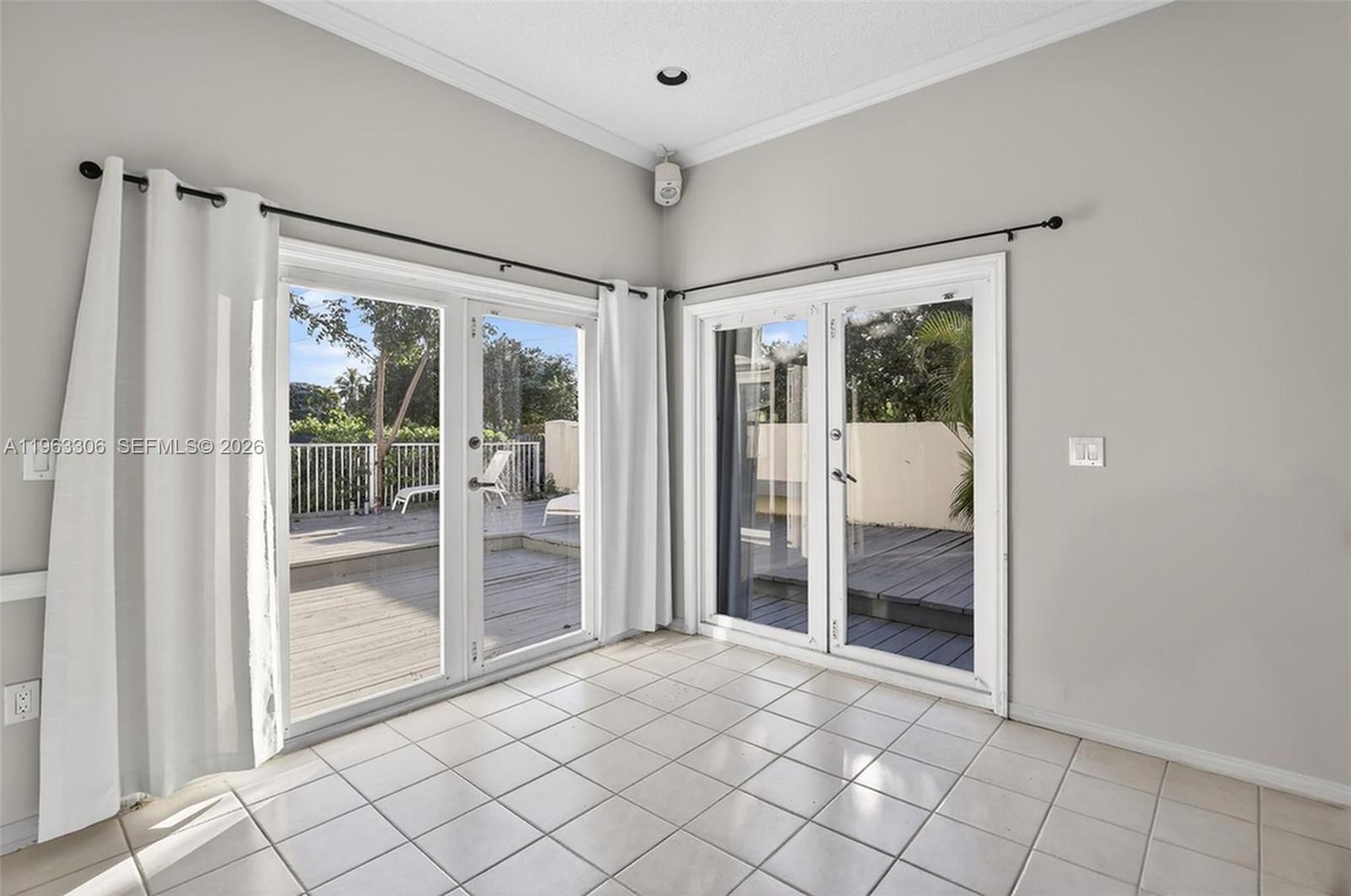 1150 Queen Palm Ct