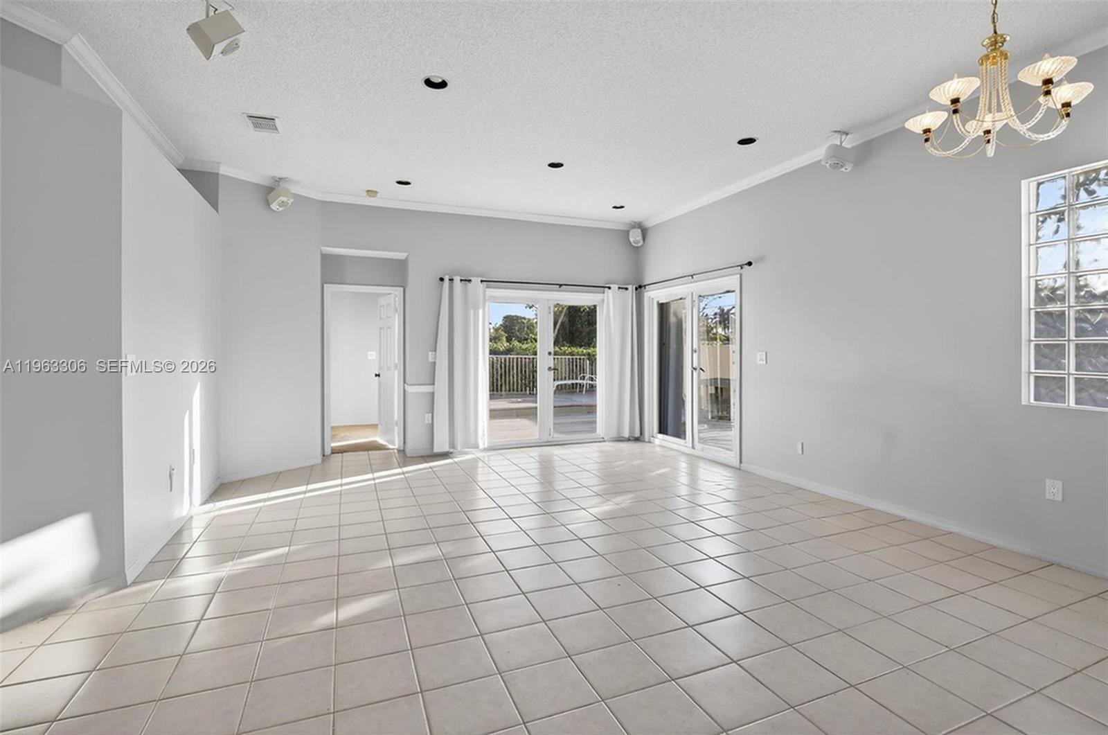 1150 Queen Palm Ct