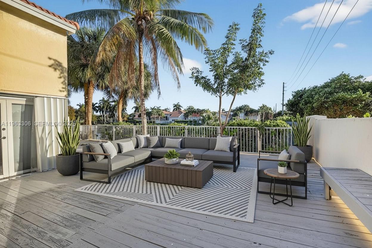1150 Queen Palm Ct