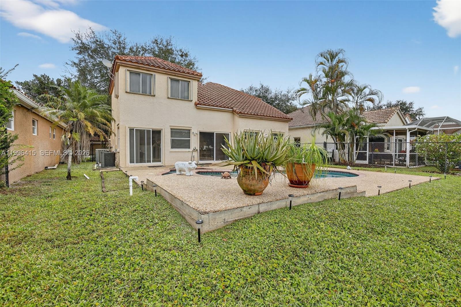 9481 Oak Grove Cir