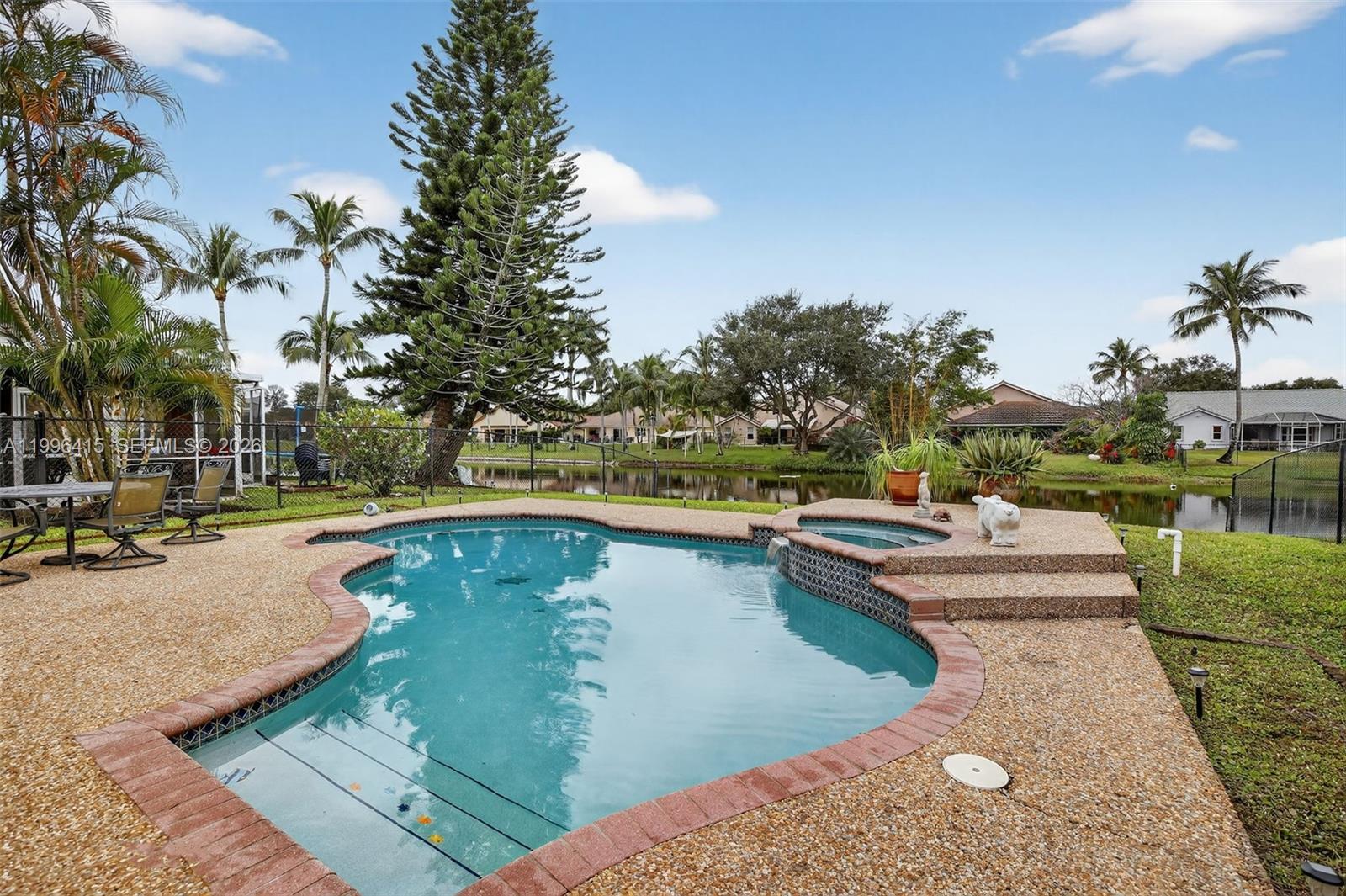 9481 Oak Grove Cir
