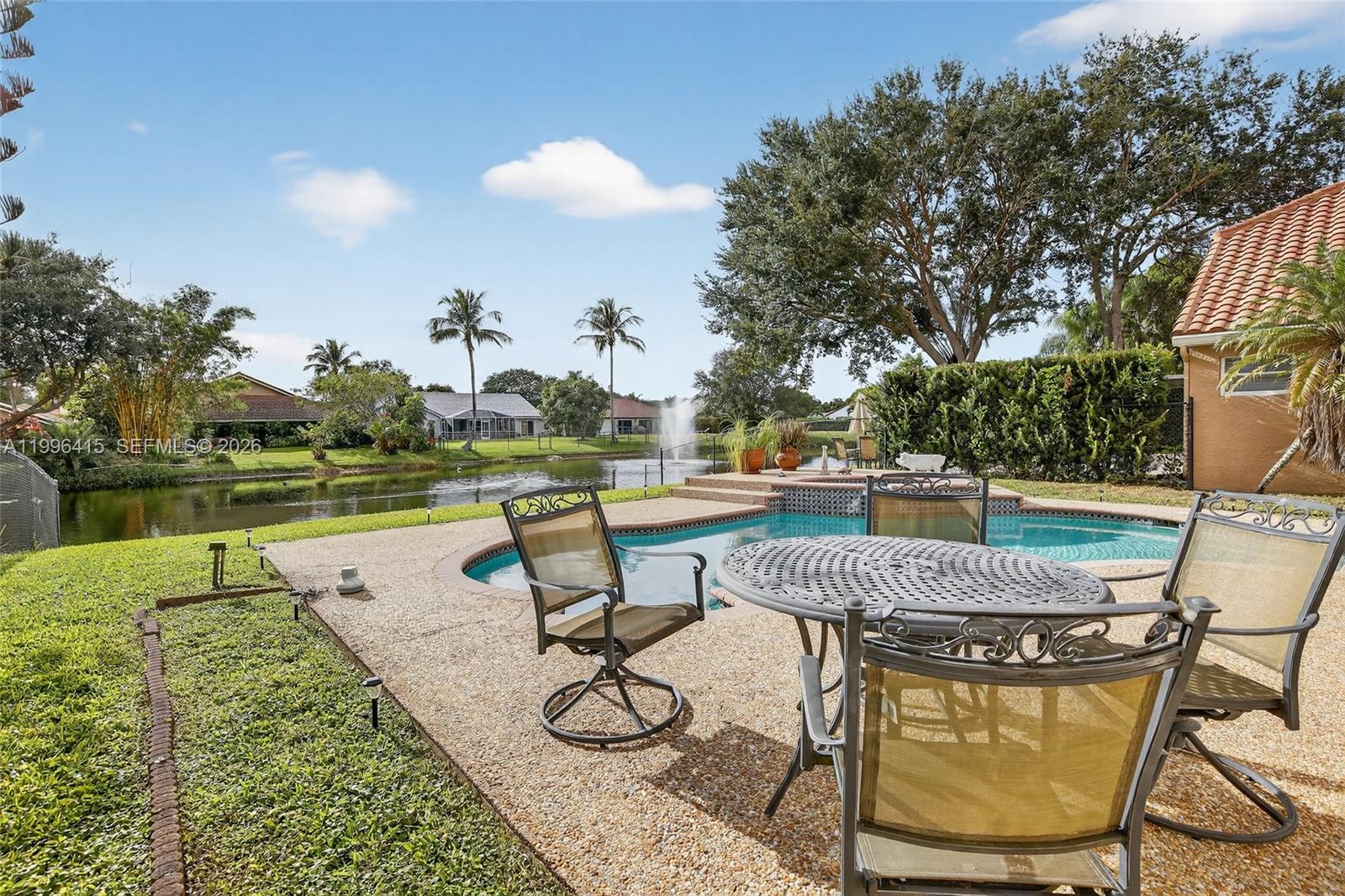 9481 Oak Grove Cir