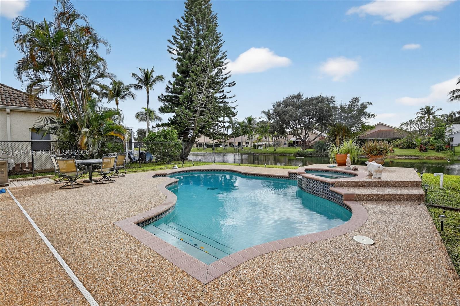 9481 Oak Grove Cir