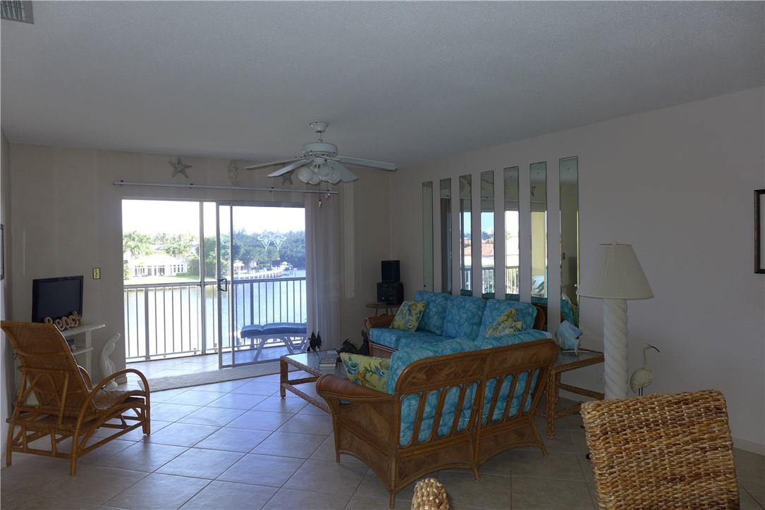 330 N Federal Hwy 409