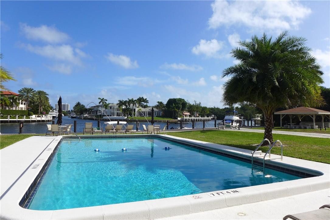 330 N Federal Hwy 409