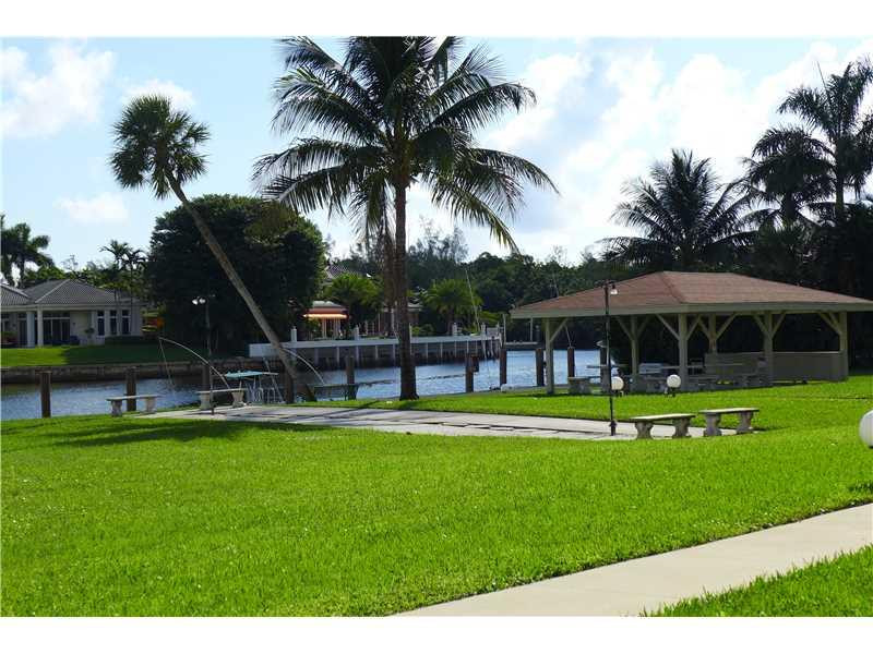 330 N Federal Hwy 409