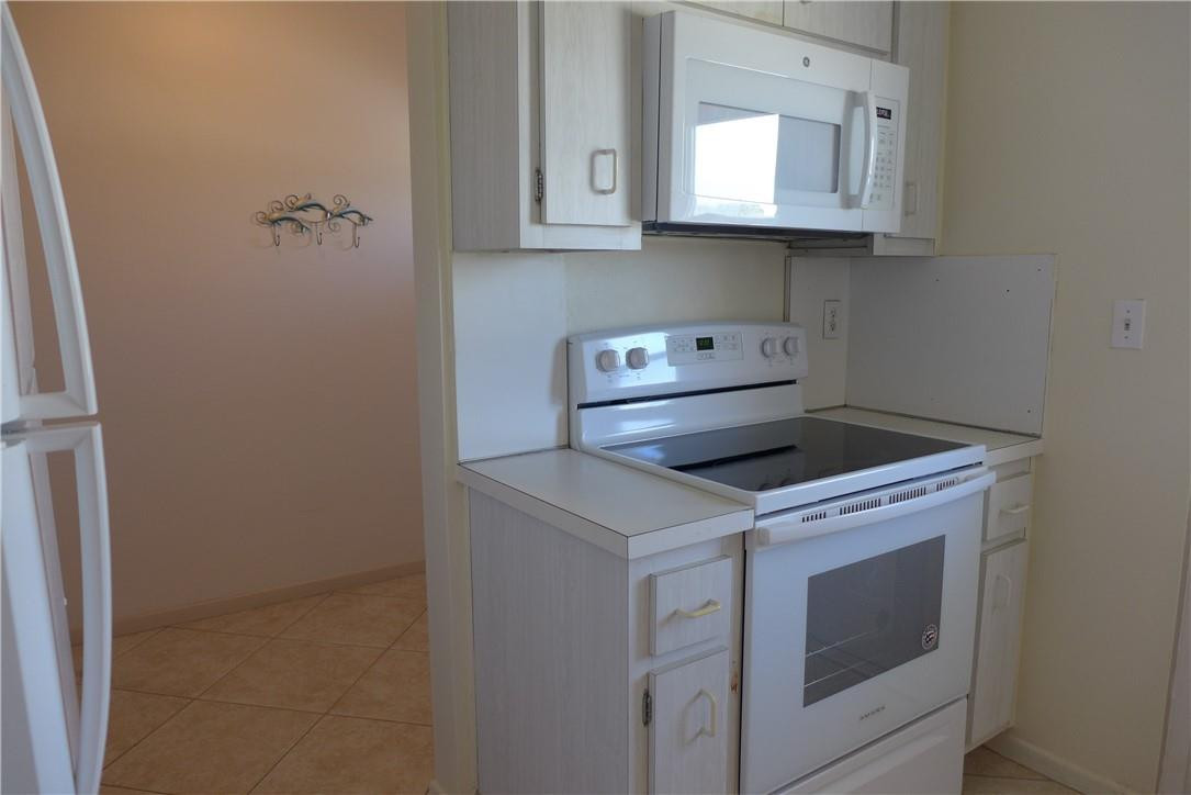 330 N Federal Hwy 409