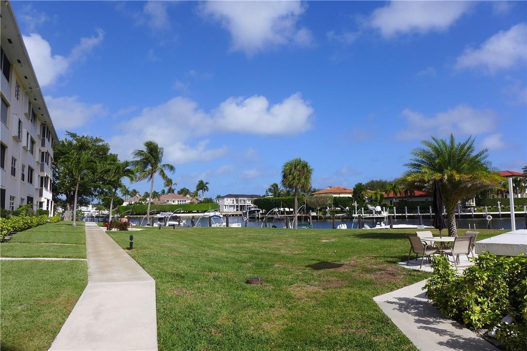 330 N Federal Hwy 409