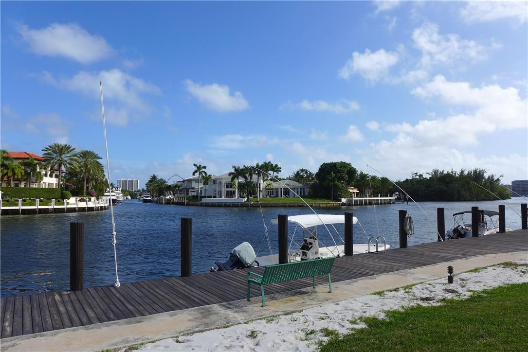 330 N Federal Hwy 409