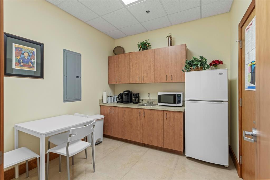 12741 Pkwy 2-204