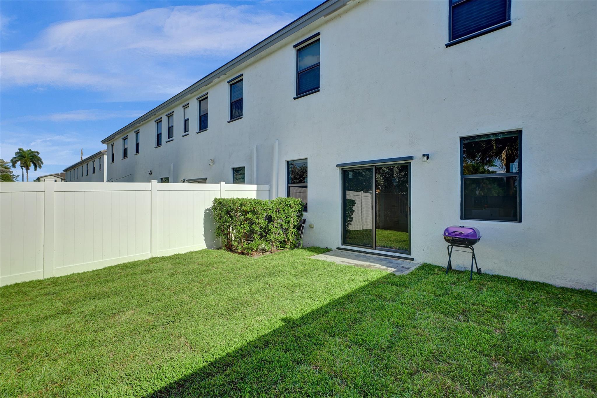 586 NW 203rd Ter
