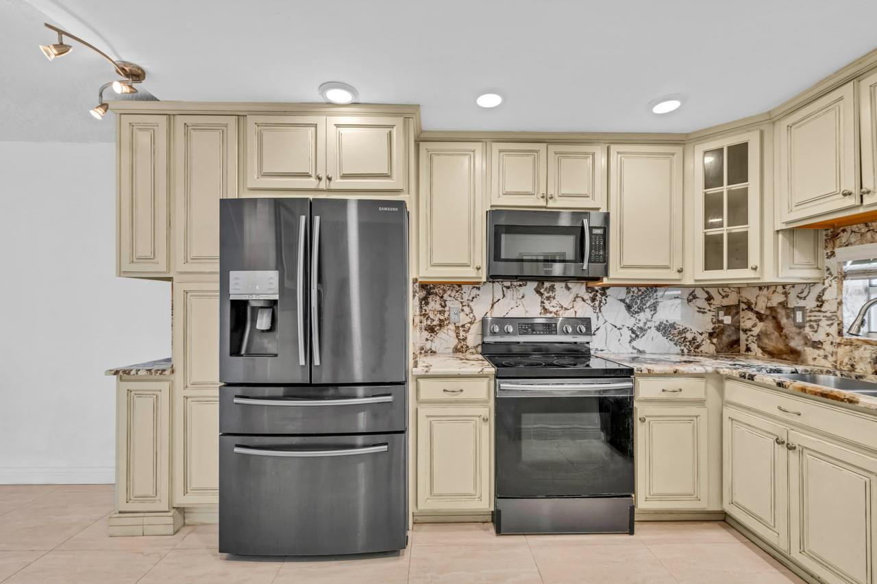 8941 S Hollybrook Boulevard 104