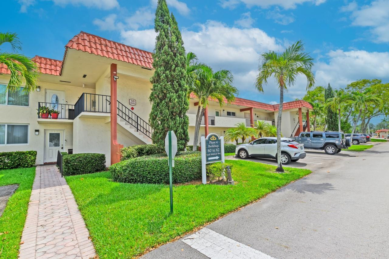 8941 S Hollybrook Boulevard 104