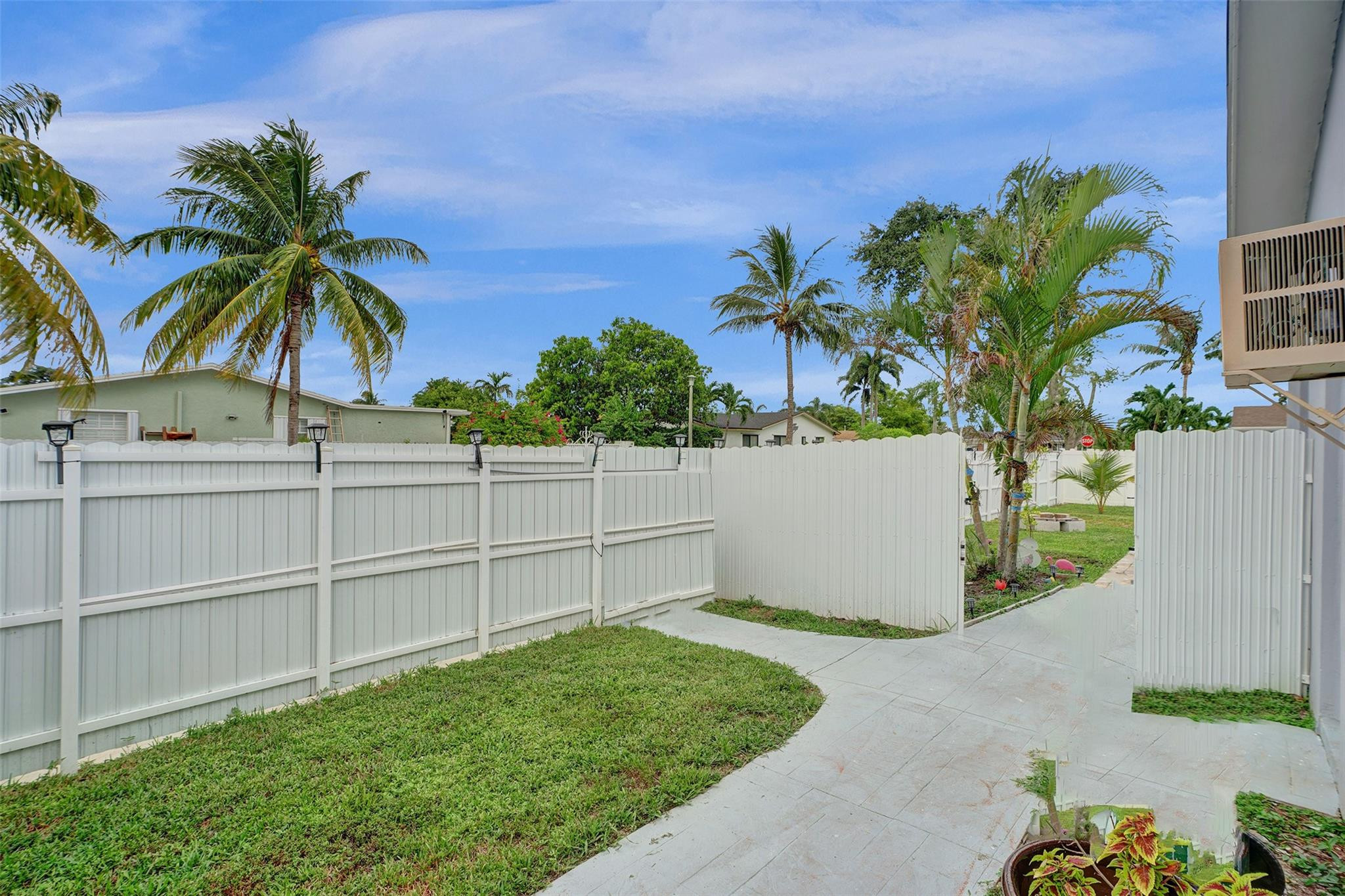 621 NW 97th Ter