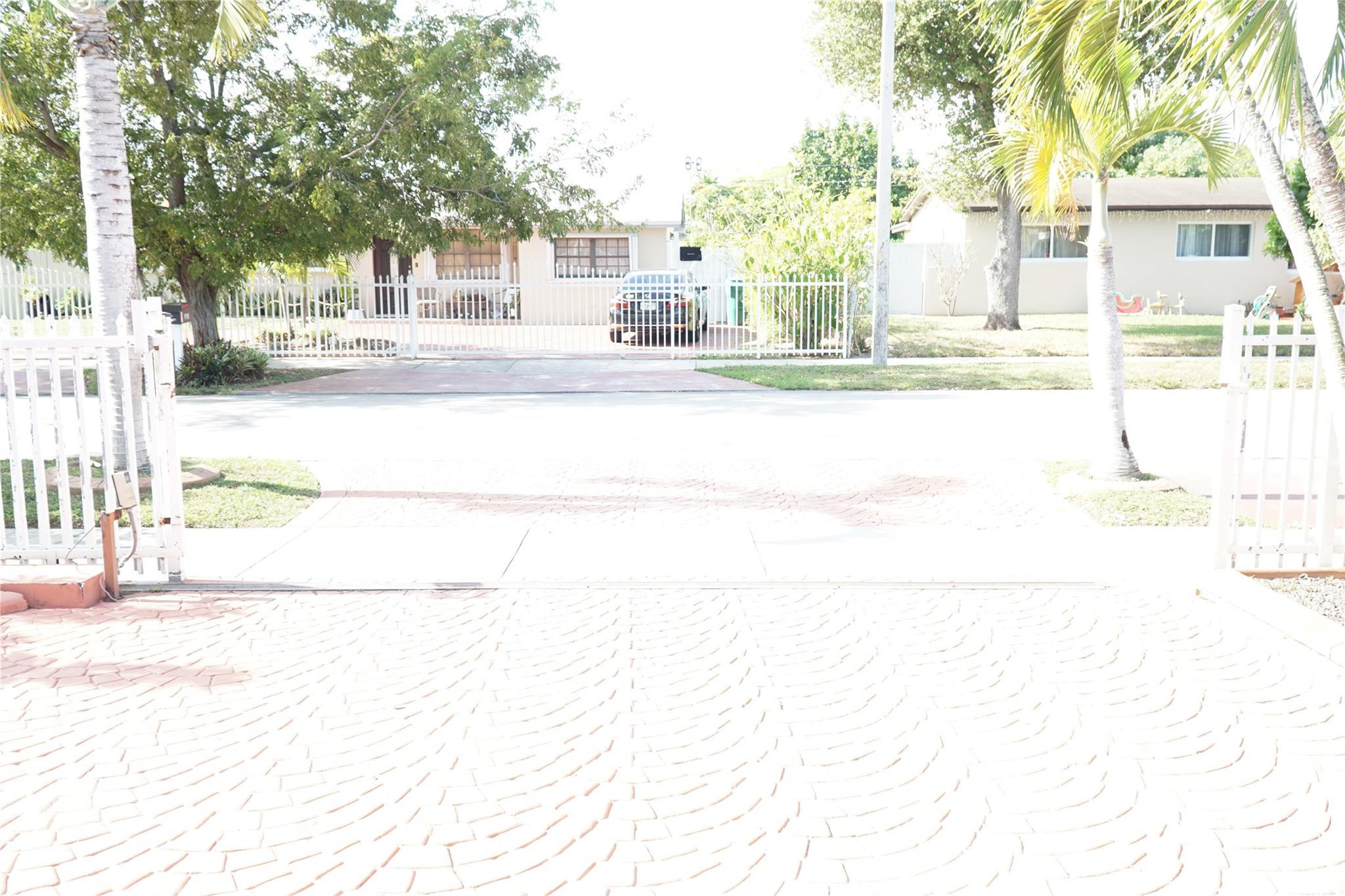 3435 SW 104th Ct