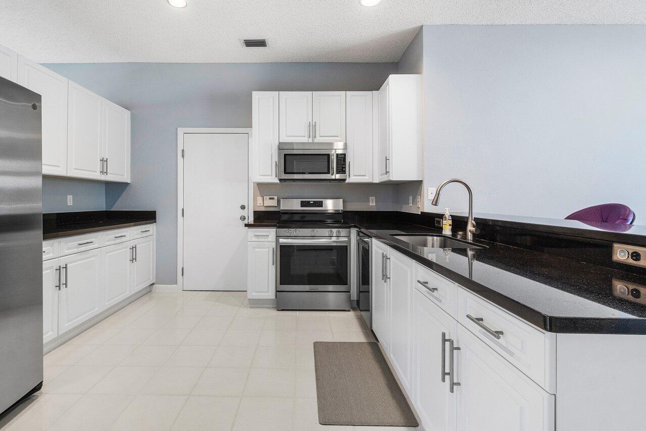 6154 Harbour Greens Drive