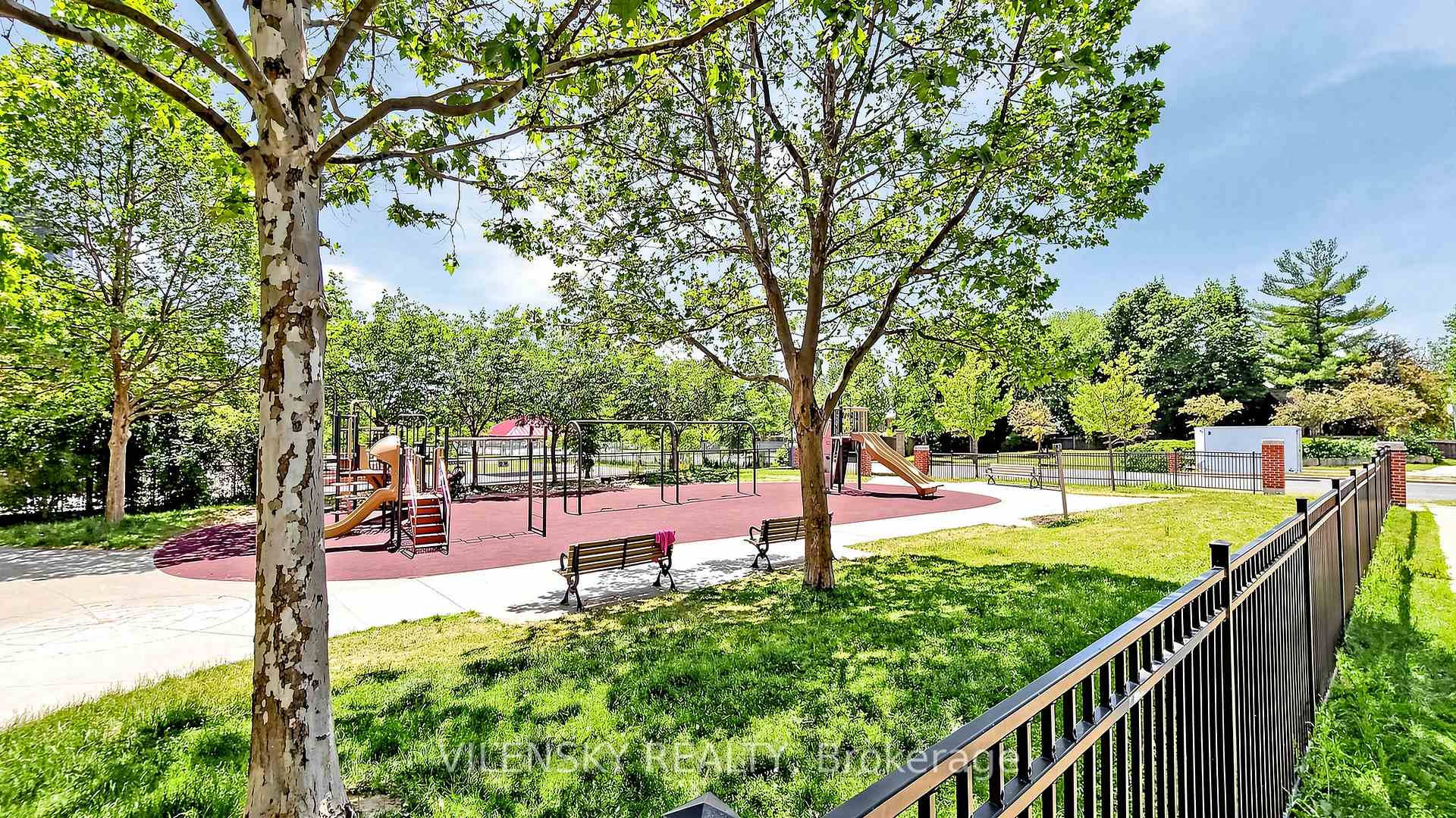 2 Bed Corner Unit Condo for Sale | 509 Beecroft Rd #510, Yonge & Finch, North York | Vilensky Realty