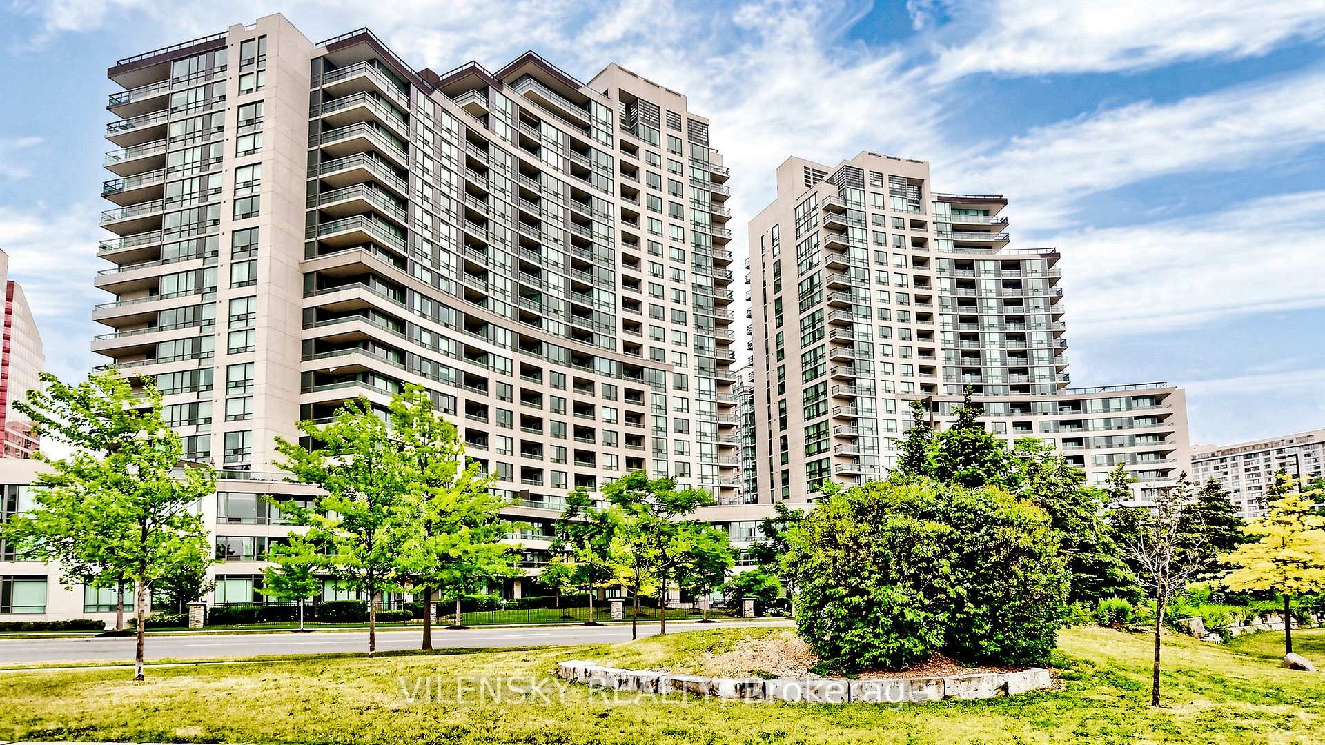 2 Bed Corner Unit Condo for Sale | 509 Beecroft Rd #510, Yonge & Finch, North York | Vilensky Realty