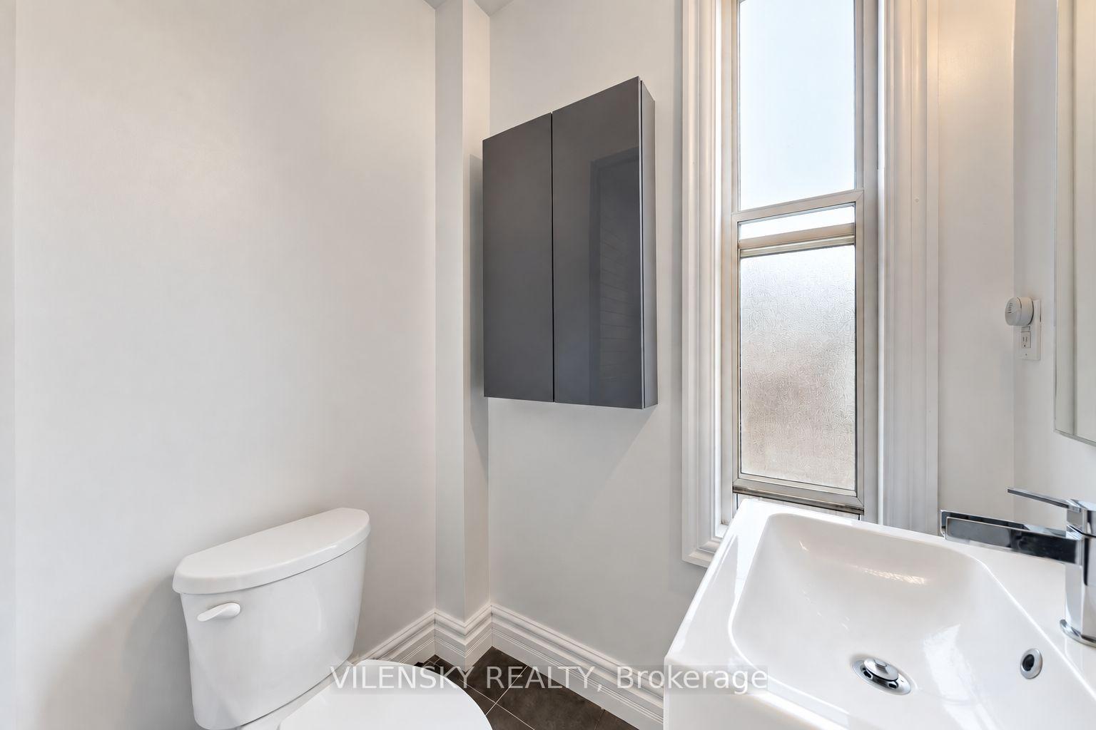41 Lakeview Avenue, Toronto