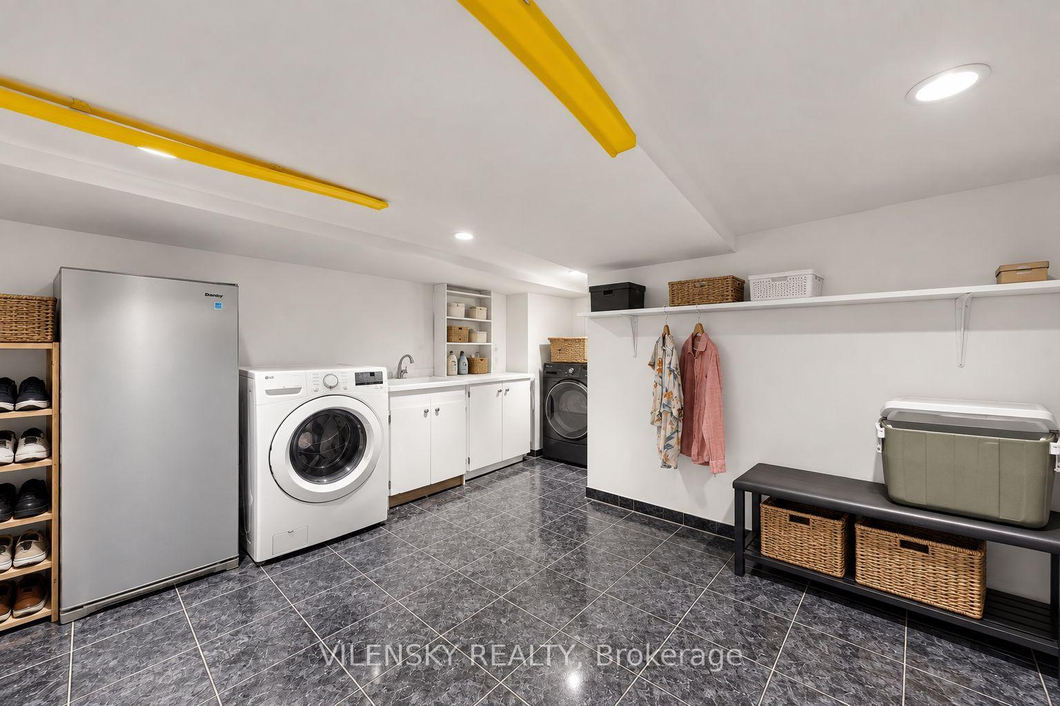 41 Lakeview Avenue, Toronto