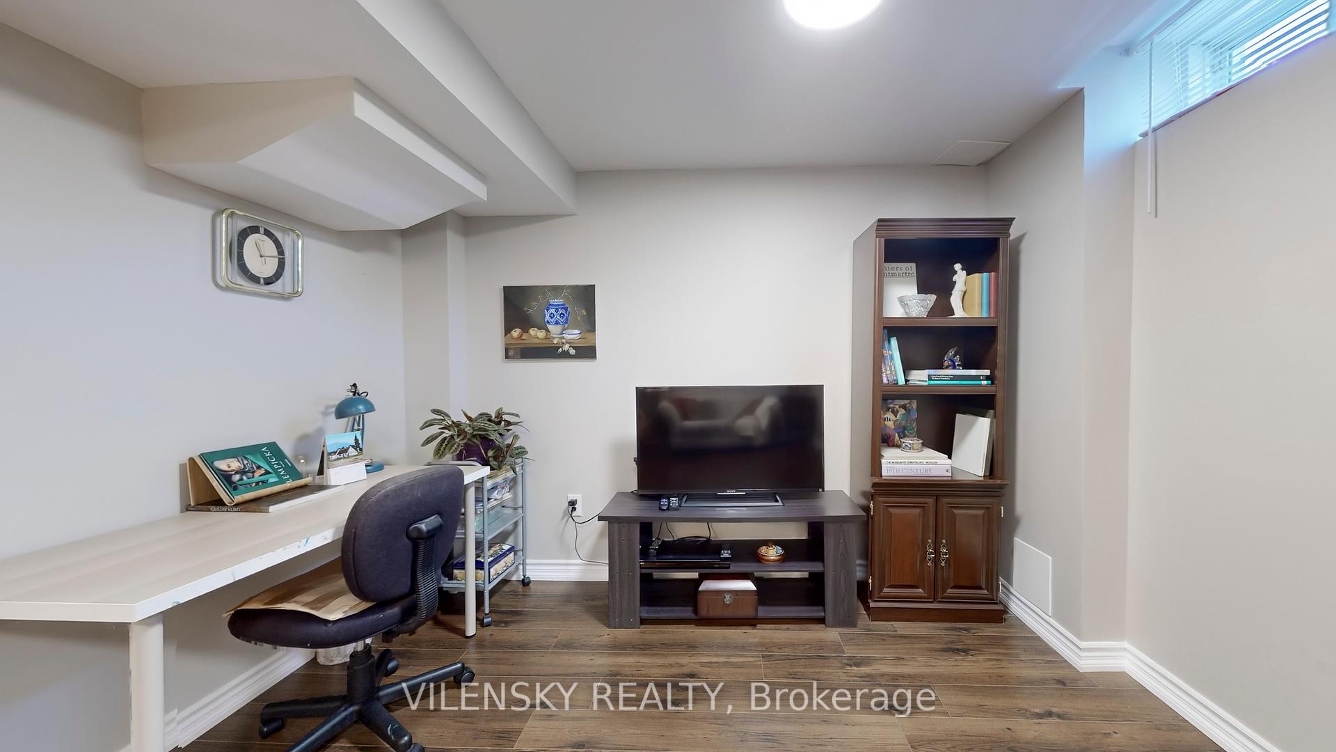 101 Foxfield Crescent
