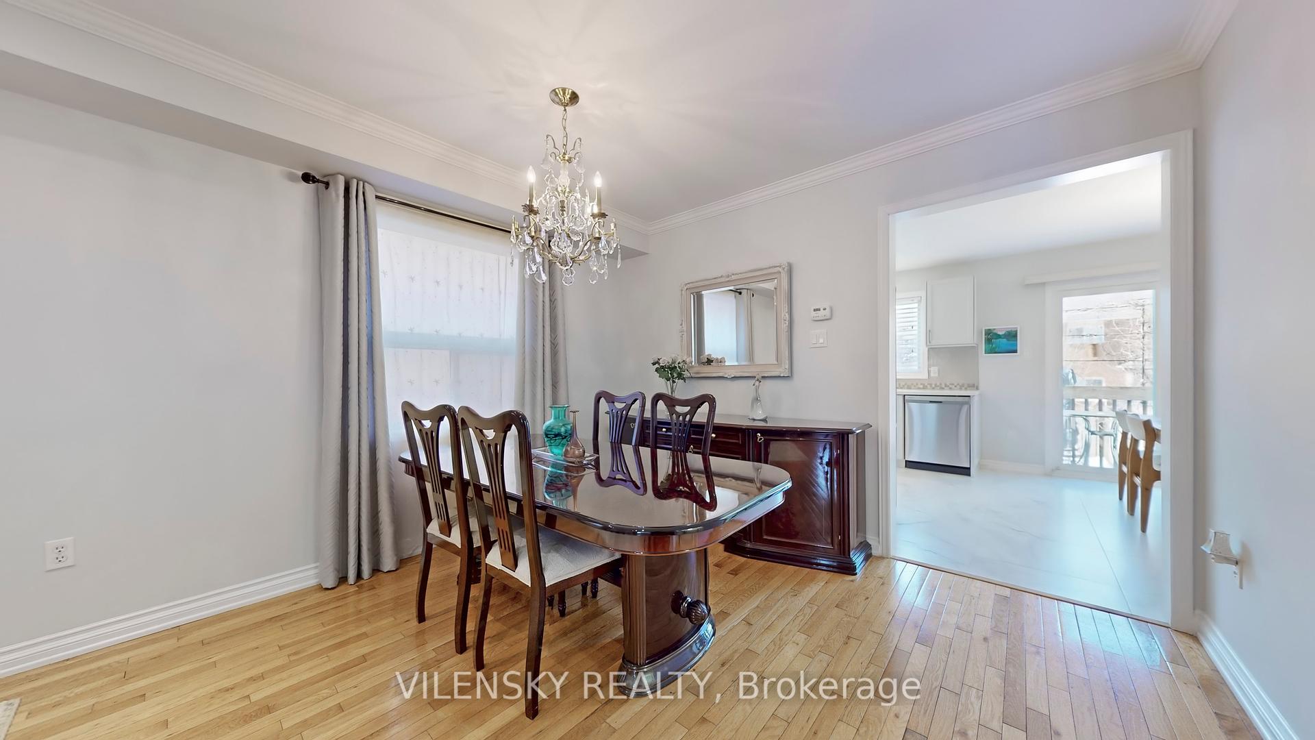 101 Foxfield Crescent
