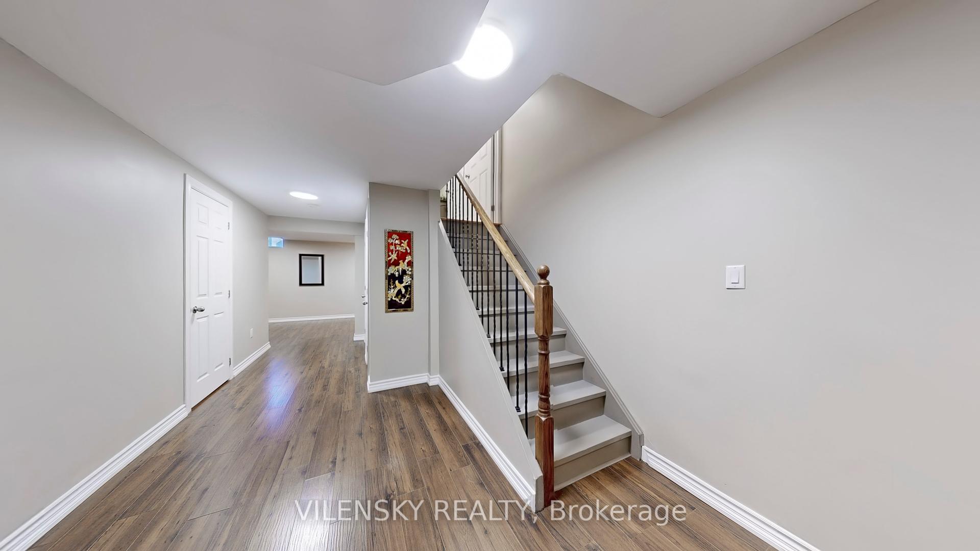101 Foxfield Crescent