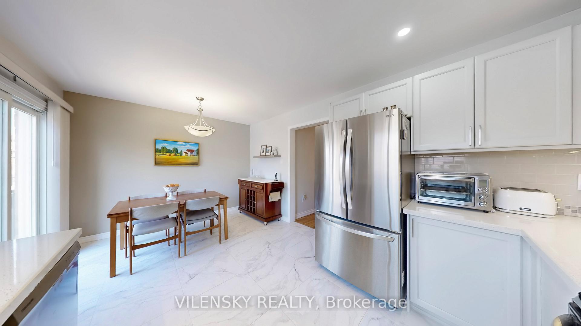 101 Foxfield Crescent