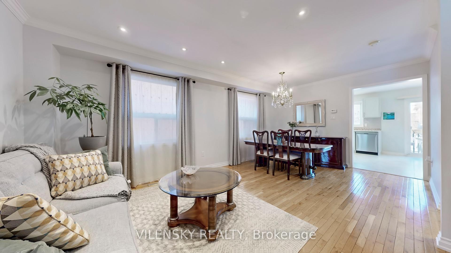 101 Foxfield Crescent